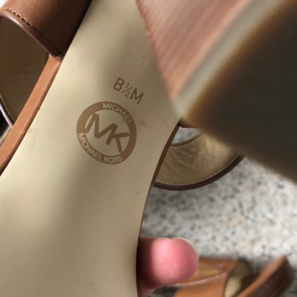 Michael kors brown heels like new size 8.5 - Picture 6 of 6